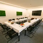 سبورتهوتيل إغليس فندق 4*