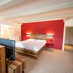 سبورتهوتيل إغليس فندق 4*