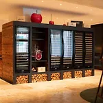 سبورتهوتيل إغليس فندق