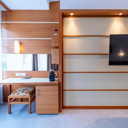 سبورتهوتيل إغليس 4*